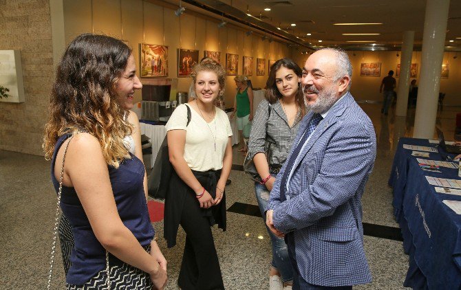 Yaşar Üniversitesi’nin Rektöründen Adaylara Öneriler