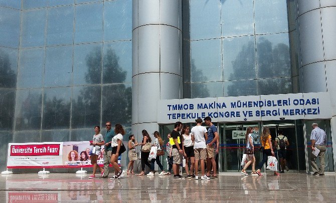 Düzce Üniversitesi İzmir Tercih Fuarında Öğrencilerle Buluştu