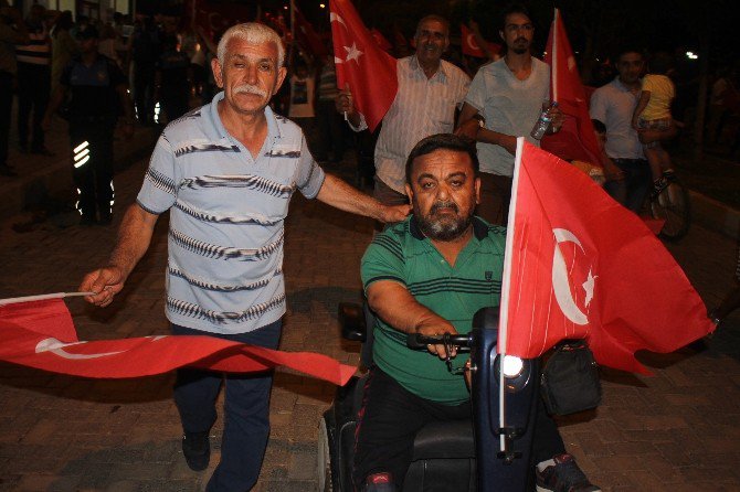 Iğdır’da Binlerin Dev Bayraklı Demokrasi Yürüyüşü