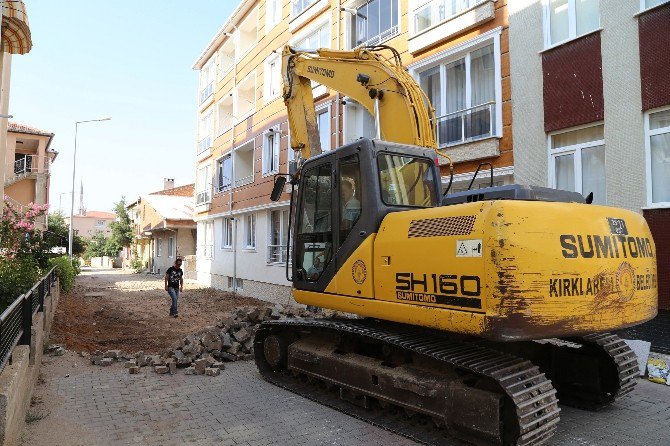 Karakaş Mahallesinde Yollar Yenileniyor