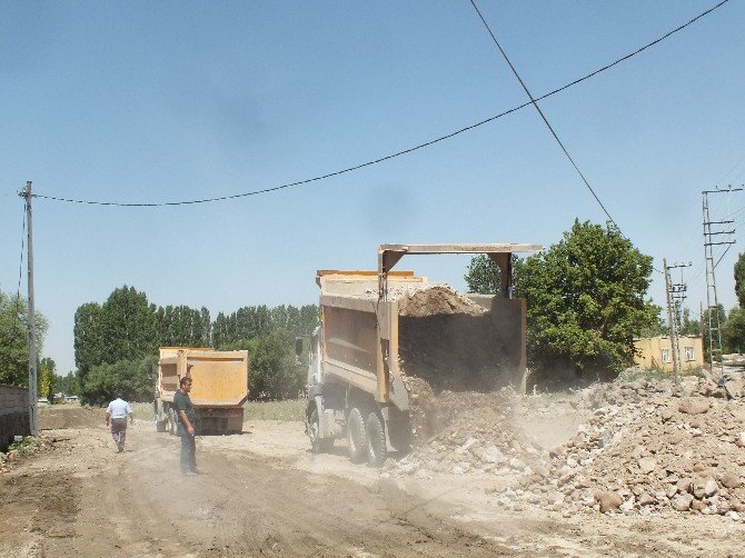 Malazgirt Belediyesi Çalışmalarına Kurban Keserek Başladı