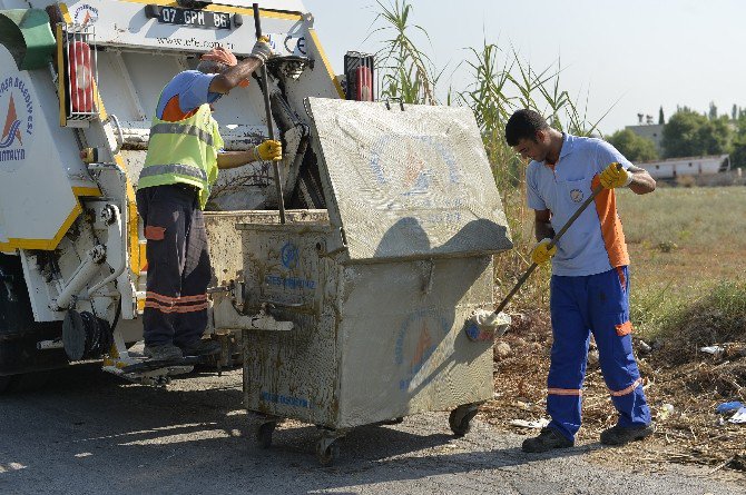 Muratpaşa’da Çöp Konteynırları Dezenfekte Ediliyor