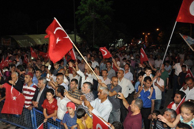 Muş’ta Demokrasi Nöbeti Aralıksız Devam Ediyor