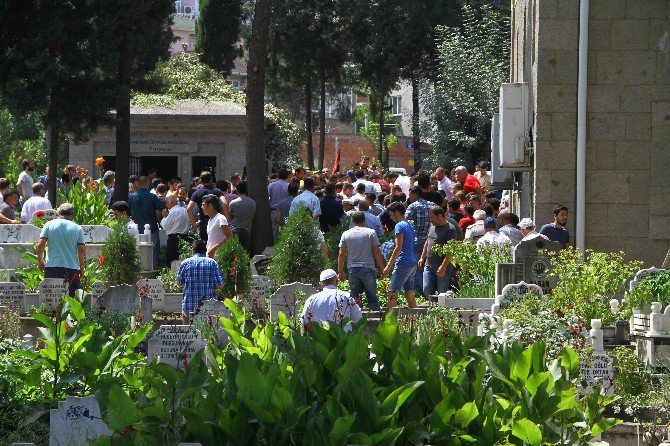 Düğünde Maganda Kurşunu İle Vurulan Kameraman Toprağa Verildi