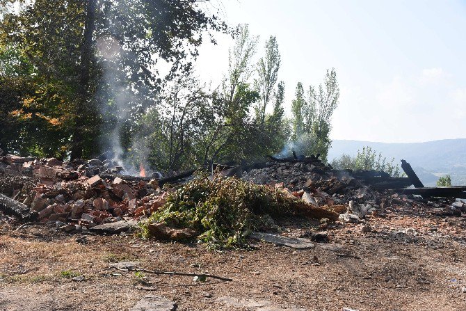 120 Yıllık Bina Kül Oldu