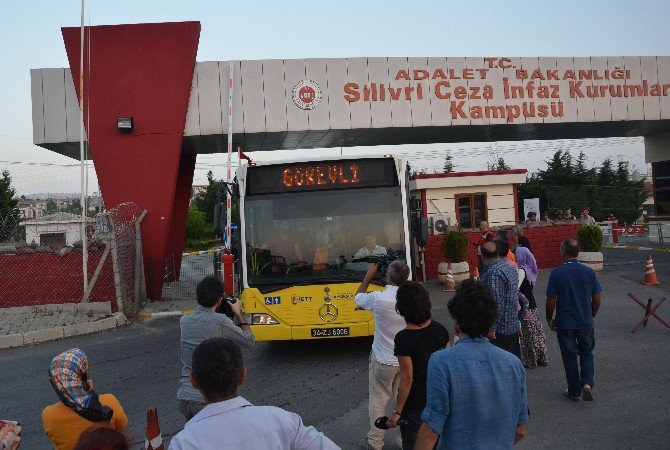 Silivri Cezaevi’ndeki Erler Otobüslerle Birliklerine Gönderildi