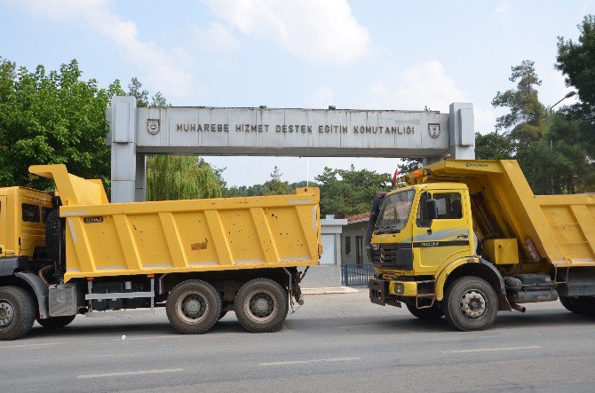 Askeri Birliklerin Önünde Tedbir Elden Bırakılmıyor