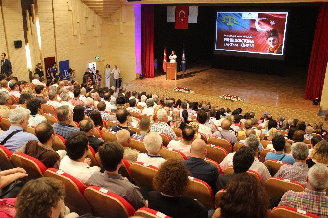 Anadolu Üniversitesi’nden Kırım Tatarları Lideri Kırımoğlu’na ‘Fahri Doktora’ Unvanı