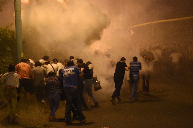 Ermenistan’da Protestocular Polisle Çatıştı