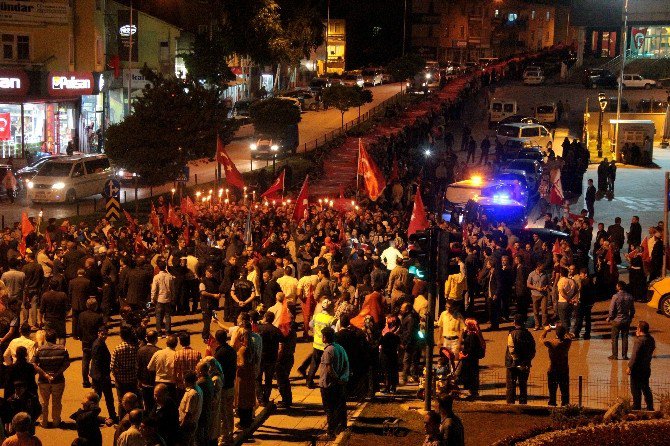 Erzurum’da 500 Metre Uzunluktaki Bayrakla “Bayrak Yürüyüşü” Düzenlendi