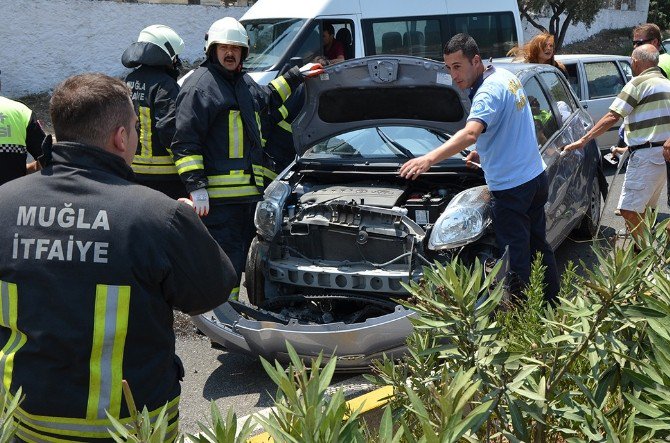 Milas’ta Engelli Sürücü Tır’a Çarptı; 2 Yaralı