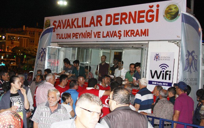 Şavaklılar Derneği’nden Demokrasi Nöbetine Destek