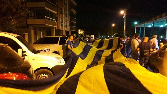 Fenerbahçelilerden Demokrasi Nöbetine Destek