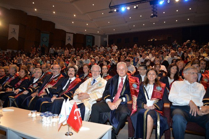 İibf Mezunları Diplomalarını Aldı