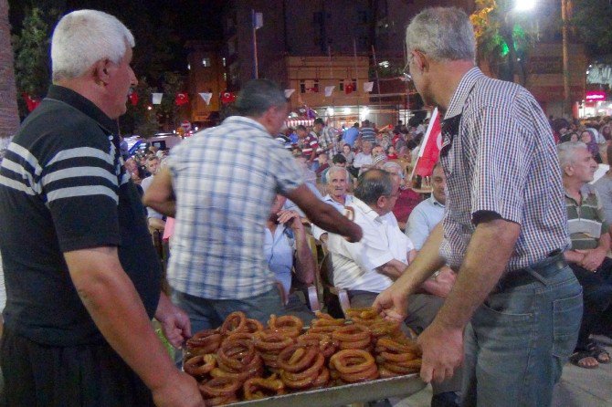 Demokrasi Meydanında Demokrasi Nöbetine Devam