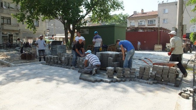 Belediyenin Taş Döşeme Çalışmaları Vatandaşları Sevindirdi.