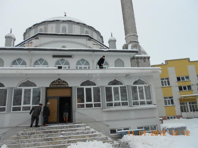 26 Yıllık İmam, Kızının Düğününde Kalbine Yenik Düştü