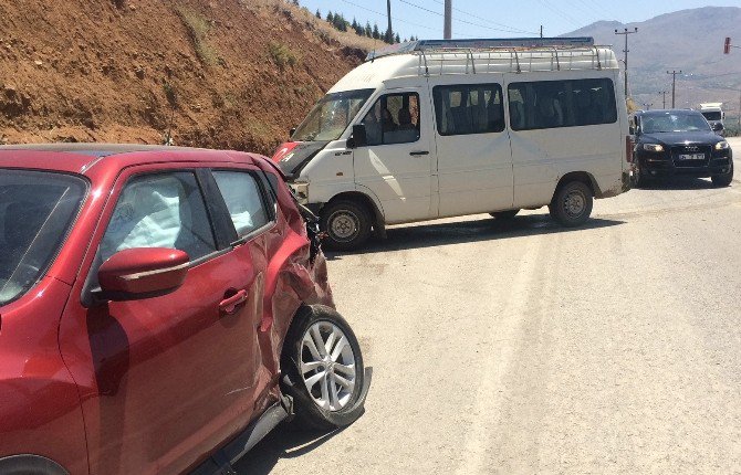 Elazığ’da Trafik Kazası: 5 Yaralı