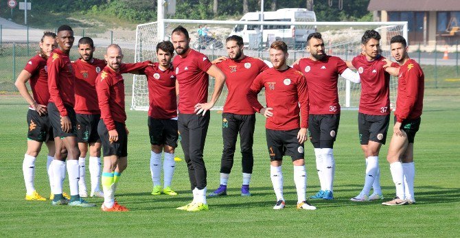 Alanyaspor Kamp Çalışmalarını Çift Antrenmanla Sürdürdü