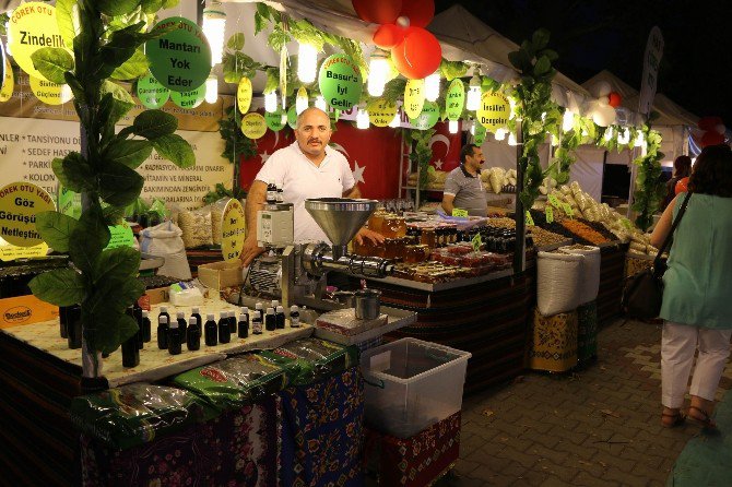 ‘Lezzet Şöleni’ Altınoluk’ta Açıldı