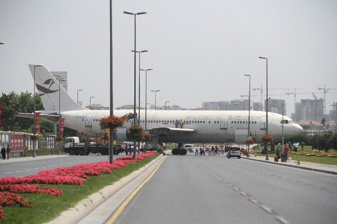 Uçak Çekildi, Yol Trafiğe Açıldı