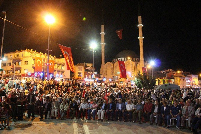 Develi Halkı Gündüz İşinde Gece Demokrasi Nöbetinde