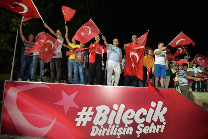 Bilecikliler Demokrasi Nöbetini Sürdürüyor