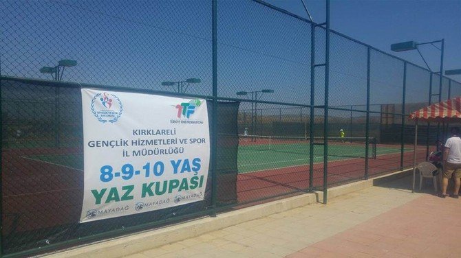 Minikler Tenis Turnuvası Başladı