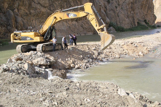 Zap Suyu’nda 13 Yaşındaki Çocuğu Arama Çalışmaları Sürüyor