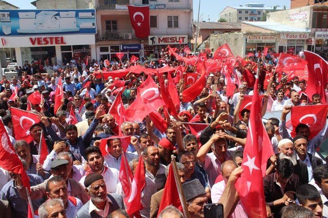 Horasan’da Demokrasi Yürüyüşü