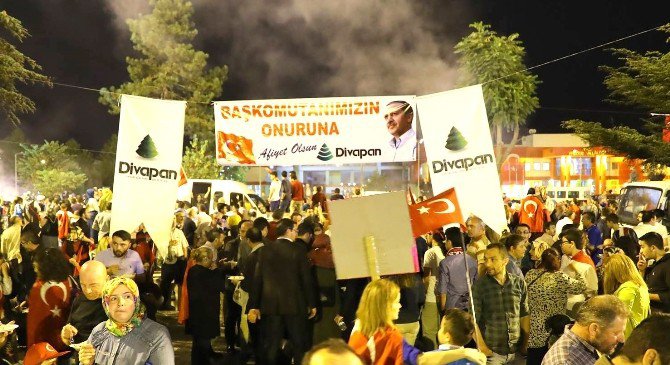 Kombassan’dan Demokrasi Nöbetindeki Vatandaşlara İkram