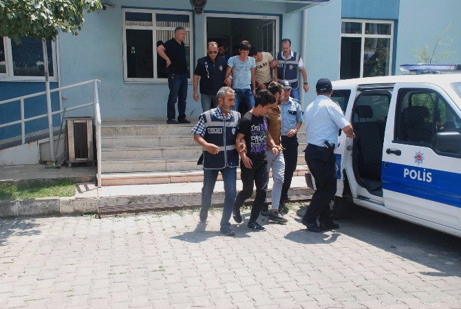 Gediz’de Uyuşturucu Operasyonunda 6 Tutuklama