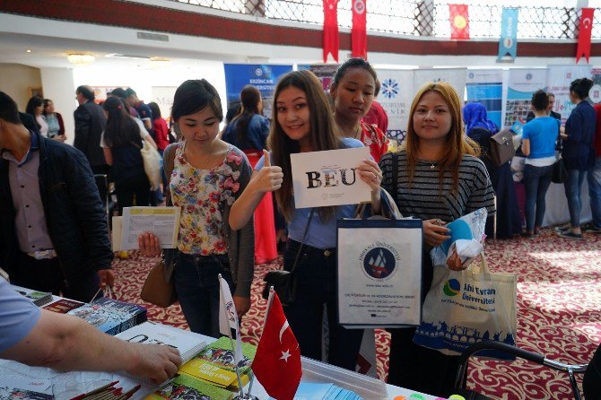 Öğrenciler Beü Standına Yoğun İlgi Gösterdi