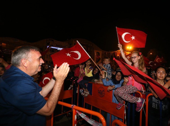 Sakarya Büyük Mitinge Meydanda Hazırlanıyor