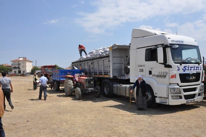 Sandıklı’da Bin Aileye Kömür Dağıtıldı