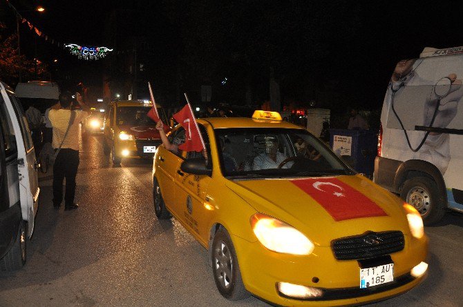 Bilecikli Taksicilerden Demokrasi Nöbetine Destek