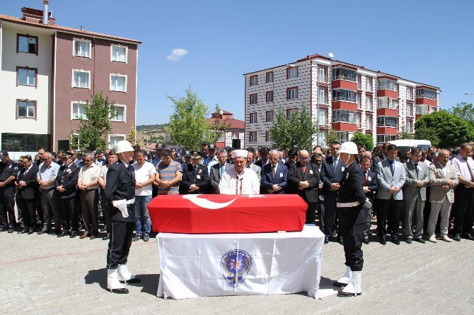 Trafik Kazasında Ağır Yaralanan Polis Memuru Şehit Oldu