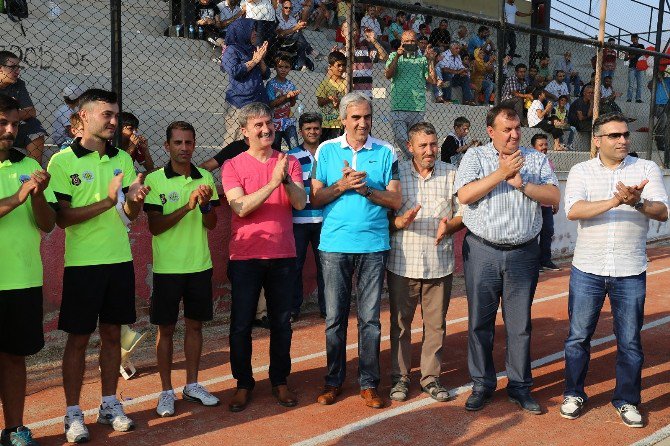 Başkan Şirin Minikler Futbol Turnuvası Final Törenine Katıldı