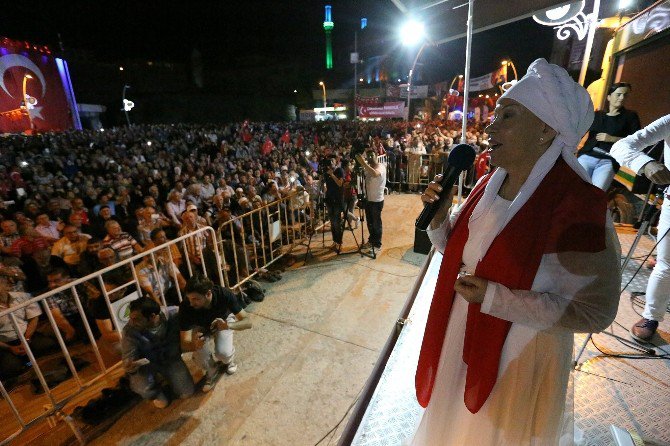 Bolu’da Demokrasi Nöbetine İki Ünlü İsimden Destek