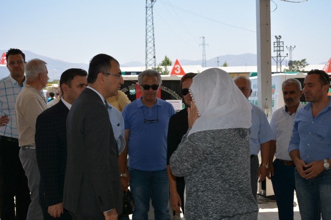 Vali Toprak, Resmiye Saraçoğlu’nun Cenaze Törenine Katıldı