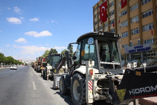 Büyükşehir İş Makinelerini Çekti