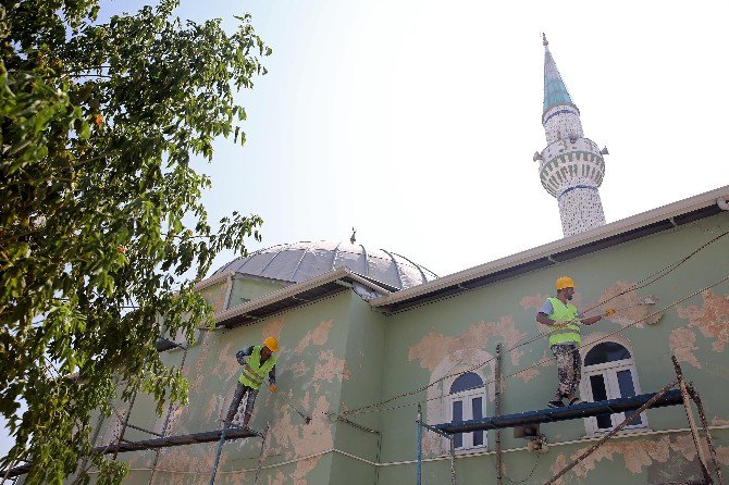 Buca’da İbadethaneler Bakıma Alındı