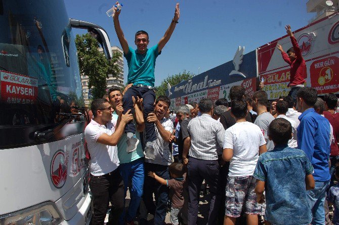 Adıyaman’da, Ana Kuzuları Asker Ocağına Uğurlandı