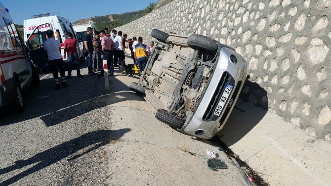 Hafif Ticari Araç Takla Attı: 6 Yaralı