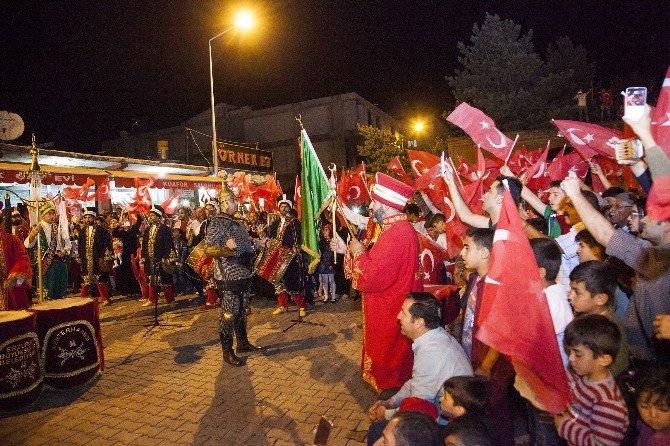 Demokrasi Nöbetçilerine Mehteranlı Destek