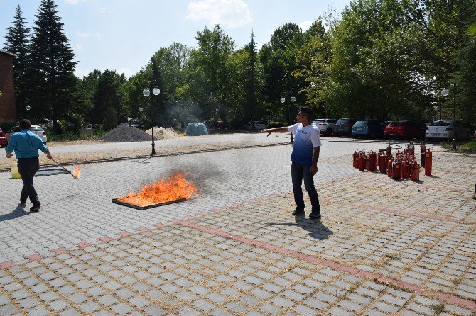 Anadolu Üniversitesi Eğitim Fakültesi’nde Yangın Tatbikatı Yapıldı