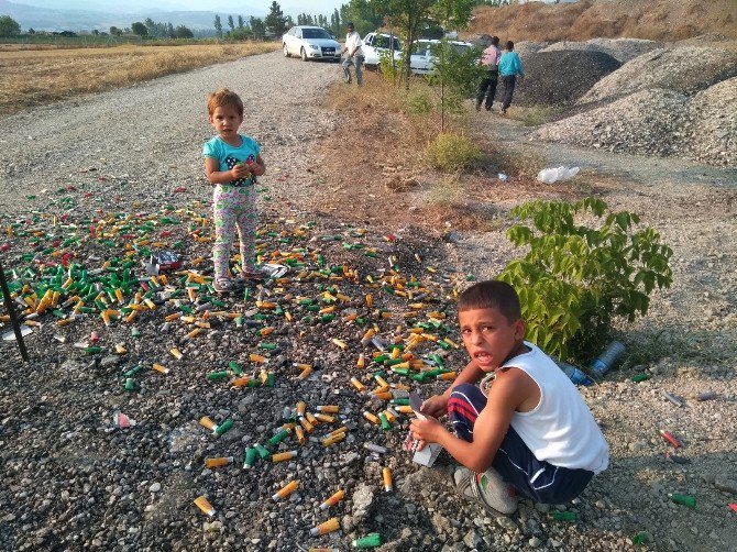 Boş Kovanlar Çocukların Oyuncağı Oldu