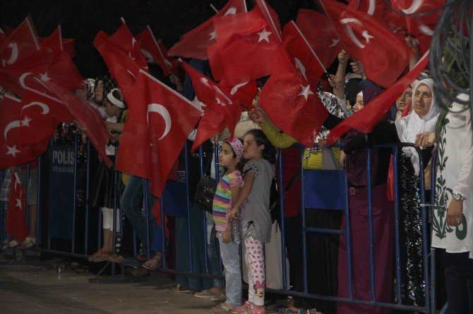 Diyarbakır’da Demokrasi Nöbeti Sürüyor