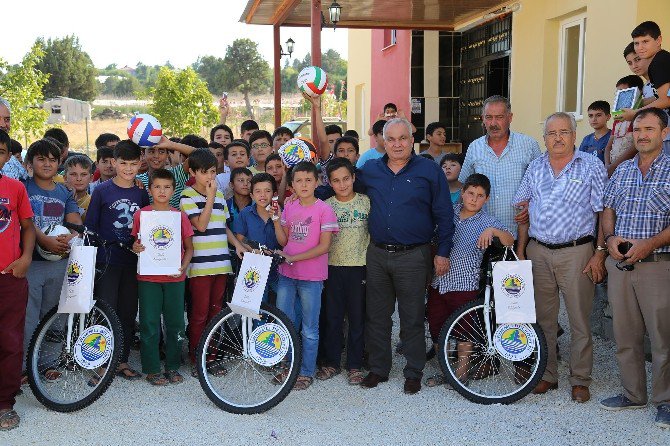 Başkan Tollu’dan Kuran Kursu Öğrencilerine Hediye