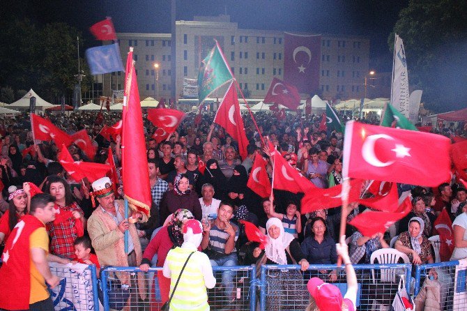 Eskişehirliler Demokrasi Nöbetinin 18’inci Gününde De Meydanları Boş Bırakmadı